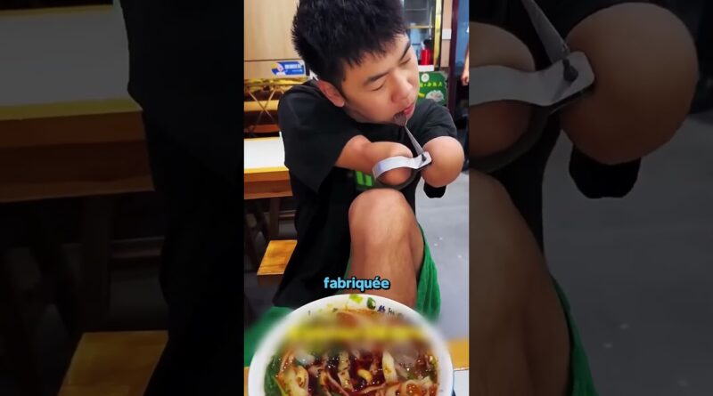 L'Homme Sans Mains Mange Au Restaurant
