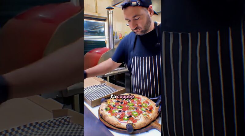 Le Cuisinier A Coupé Un Morceau De Pizza Et L'a Caché Au Client 😮
